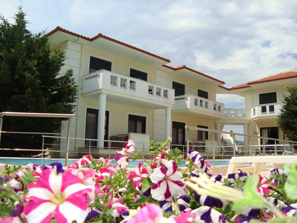 Kourtis